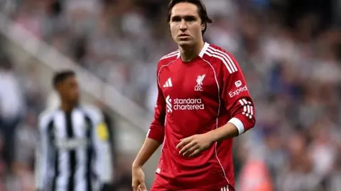 刘德华直言合影时先望向林青霞，珍贵瞬间映证真情！