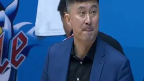 曼联末路探秘：弗格森离职后引援迷雾，权力空缺谁能填补？